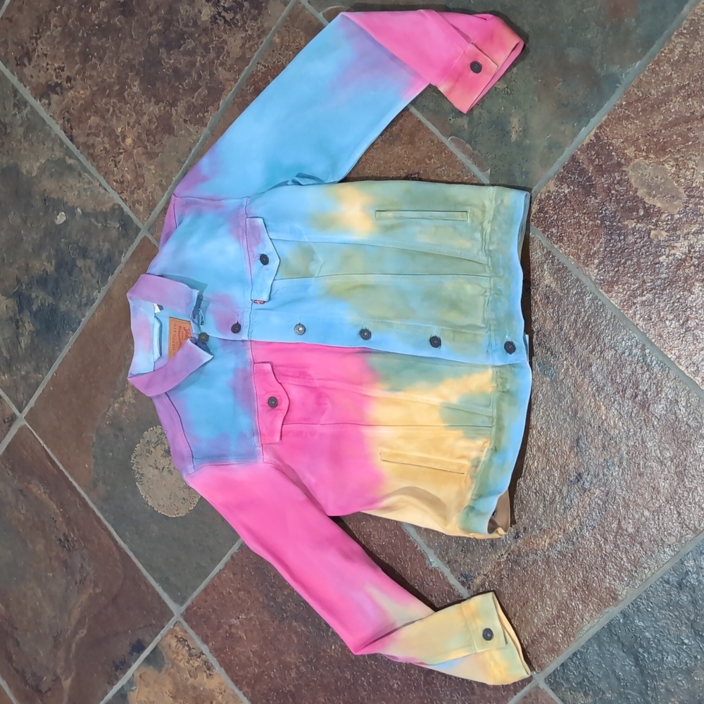 Levi’s tie dyed trucker jean jacket. Size L excellent condition unisex